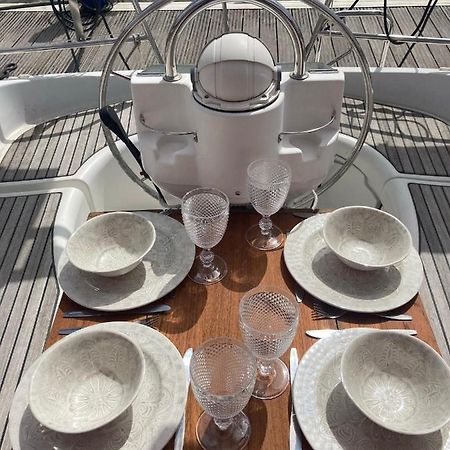 Sea Bloom - Sleep & Sail In Tejo Hotel Lisabona Exterior foto