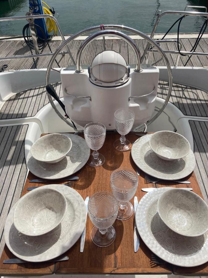 Sea Bloom - Sleep & Sail In Tejo Hotel Lisabona Exterior foto