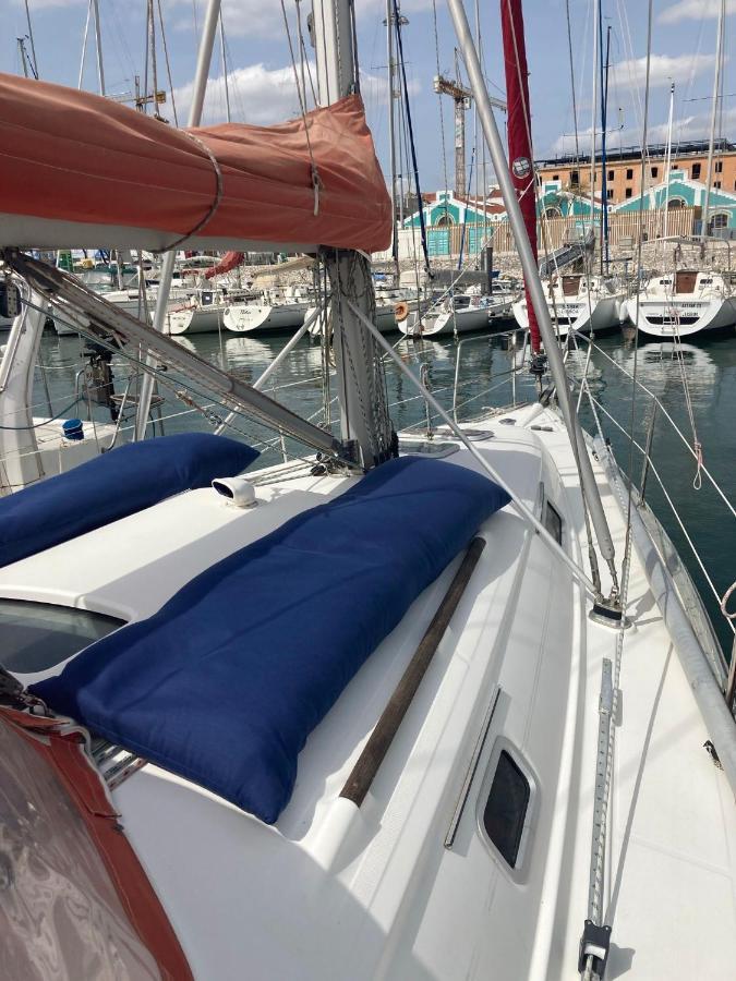 Sea Bloom - Sleep & Sail In Tejo Hotel Lisabona Exterior foto