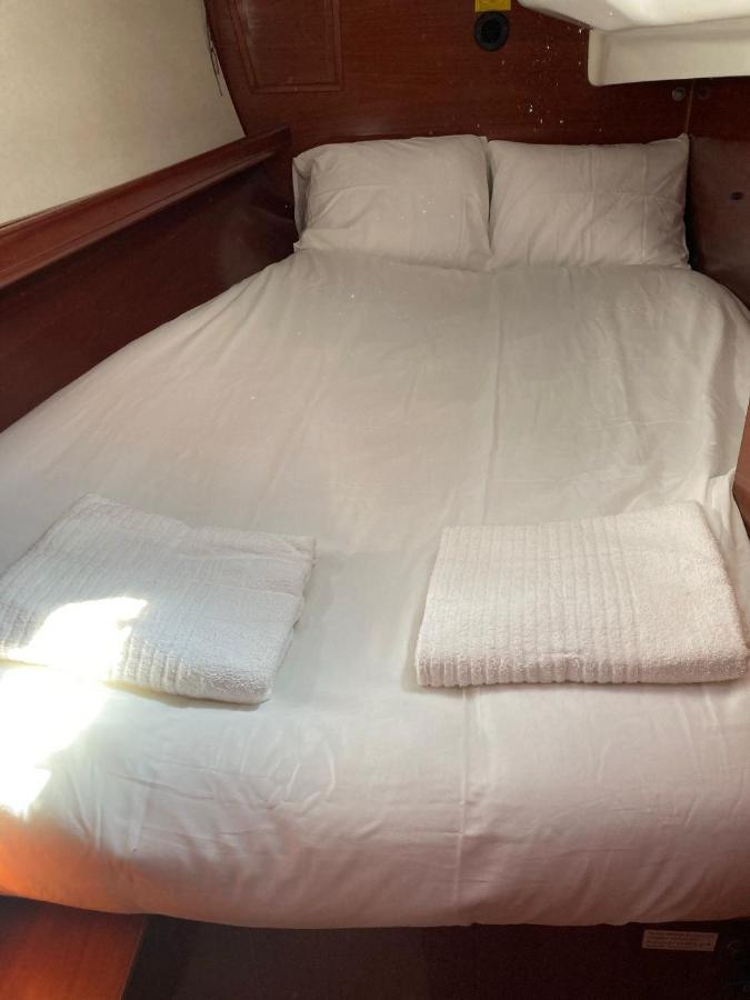 Sea Bloom - Sleep & Sail In Tejo Hotel Lisabona Exterior foto