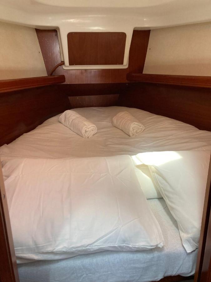 Sea Bloom - Sleep & Sail In Tejo Hotel Lisabona Exterior foto